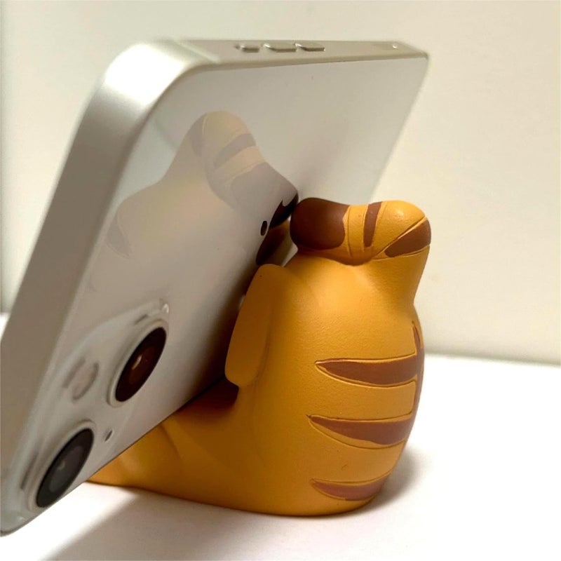 Eysinyge Resin Cat Figurine Phone Stand - Sturdy Design to Hold Smartphones Without Tipping, Cute Phone Holder Gift for Cat Lovers, Desk Decor Accessory 5.7 oz 3.3 x 2.3 x 2.0 in - Image 3